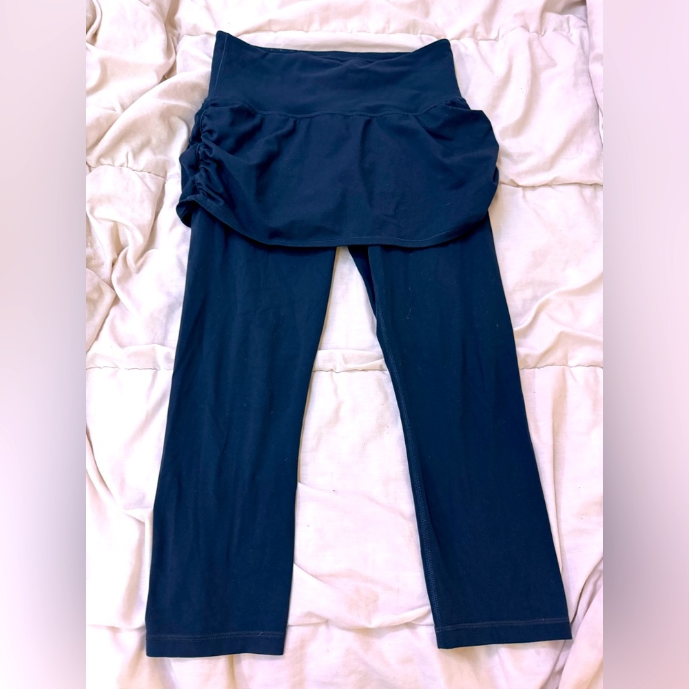 Athleta elation 2 in 1 capri skirt/ leggings combo size small